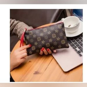 New Retro Floral Print Faux Leather Wristlet Purse 8x4 inches